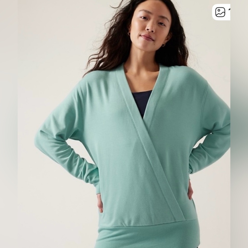 Athleta Purana V-neck wrap sweatshirt top in wintergreen size small